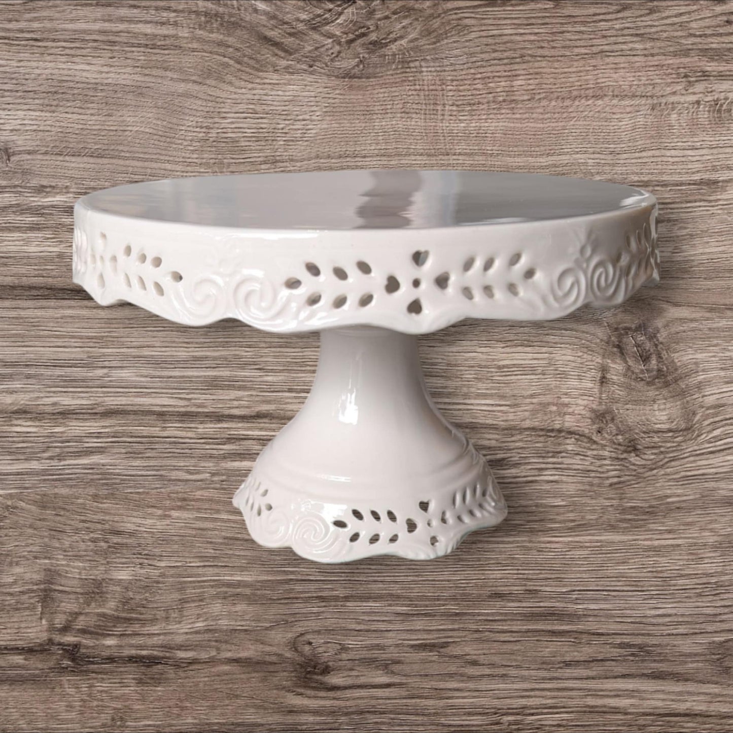 Round Cake Display - Decorative